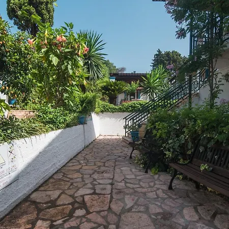 Andromaches Large شقة