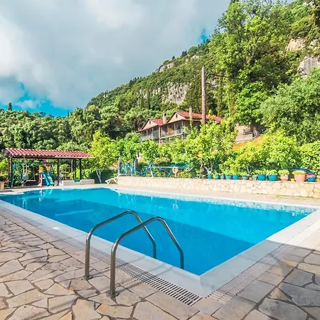 Andromaches Large Apartament Virós