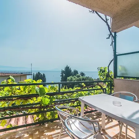 Andromaches Large Apartament Virós